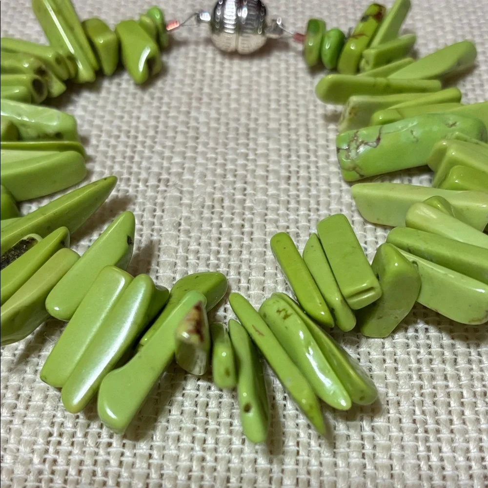 Green apple turquoise teeth gemstone magnetic clasp bracelet - Picture 3 of 8